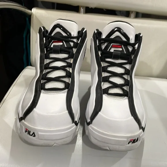 Grant Hill 1 95 “Reintroduced” wht/blk/red Hill 2 “96” wht/blk - Picture 7 of 9